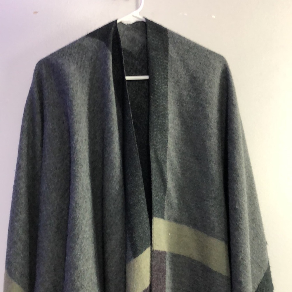 Dynamite warm shawl - Picture 2 of 5